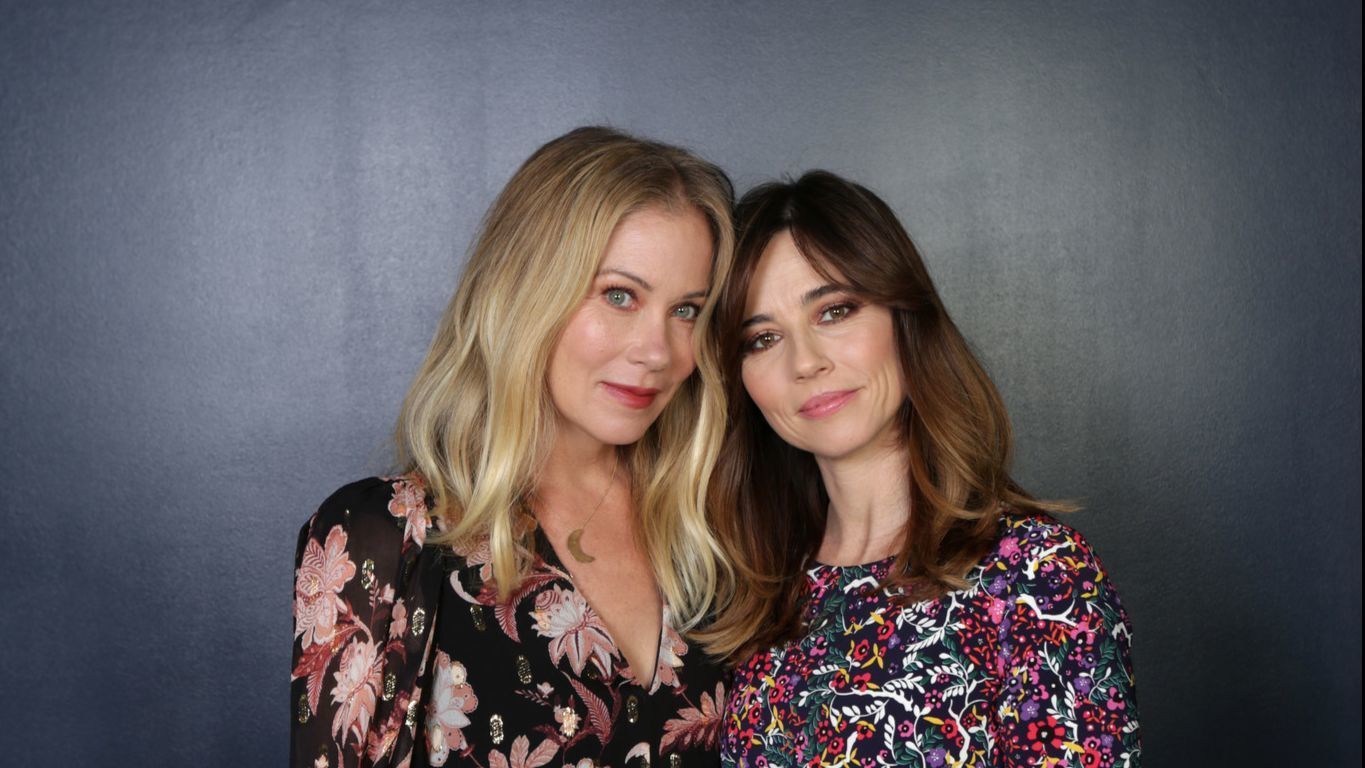 Christina Applegate and Linda Cardellini